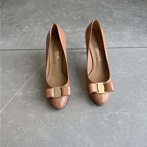 Salvatore Ferragamo Patent Leather Bow Pumps in Nude Pink